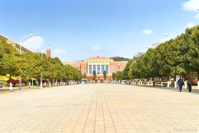 考生纠结：选云南大学还是郑州大学，哪一所更利于自身发展？