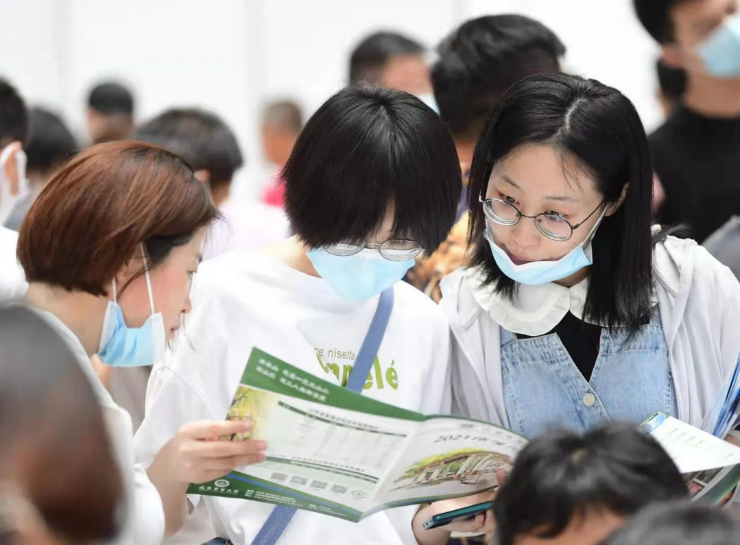 国内处境尴尬的二本大学，学霸不愿报学渣够不着，就业率却颇高