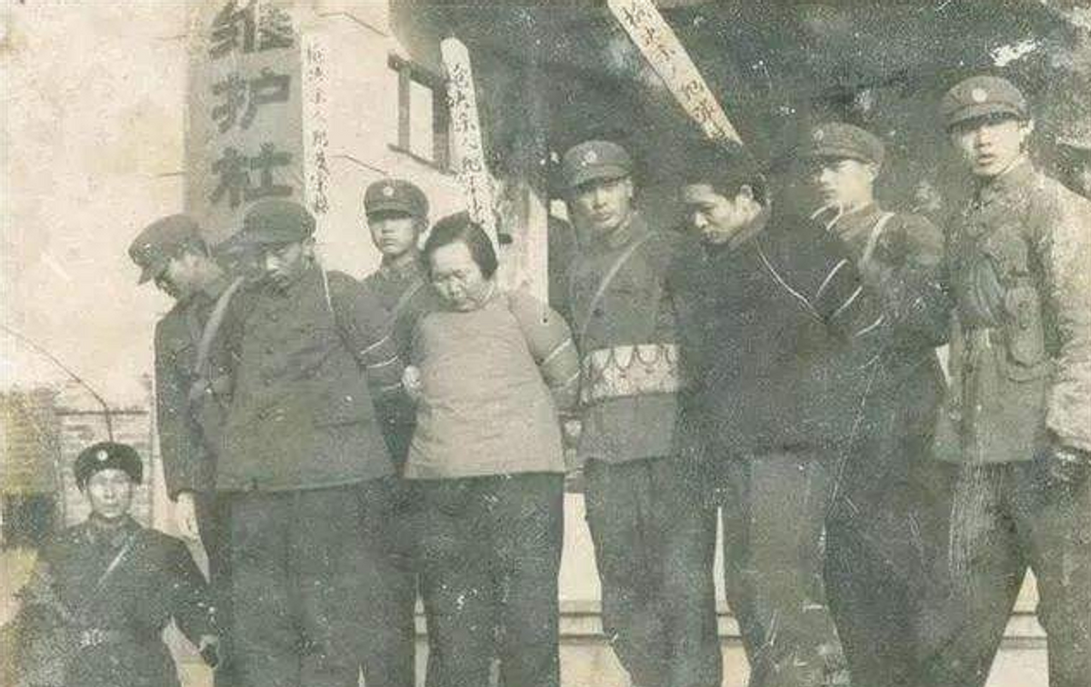 70年代女巨贪：包养7个男人，挥霍上千万公款，最后栽在情人手中