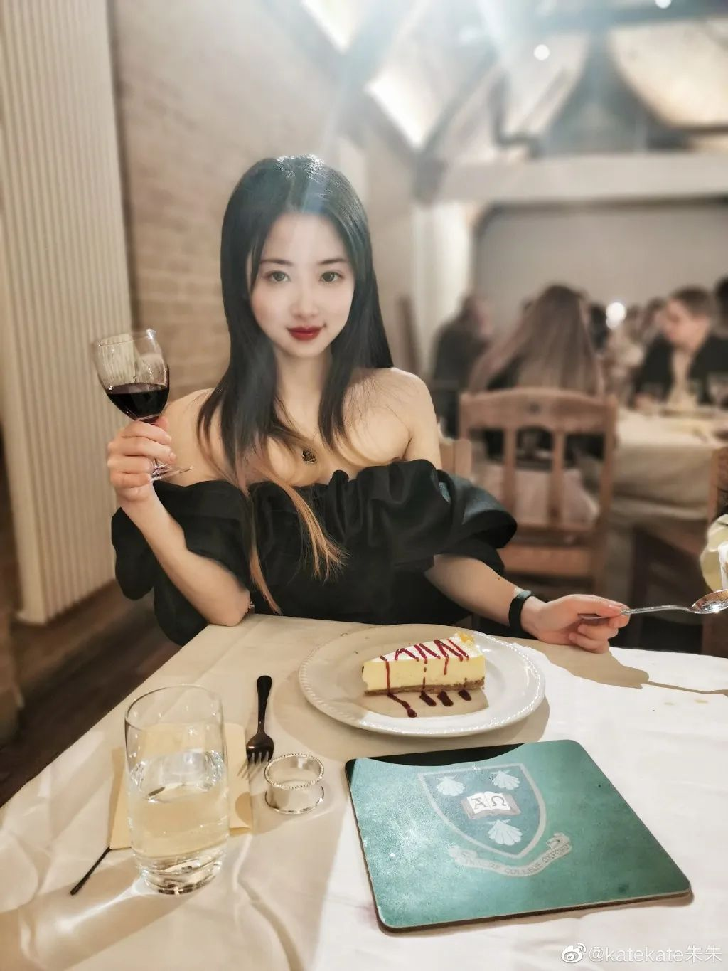 黄磊女儿被骂上热搜：13岁就染发，像什么样子？