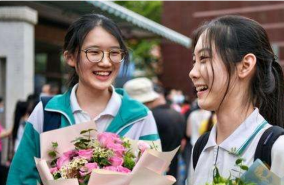 我国高校分为8个梯队，普通学生能上第四层，就能被称为“学霸”