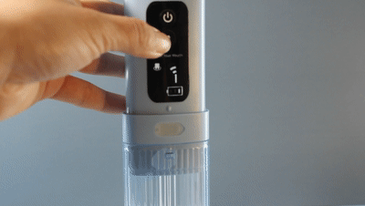 用上Poby小三角便携式冲牙器，远离各种口腔问题