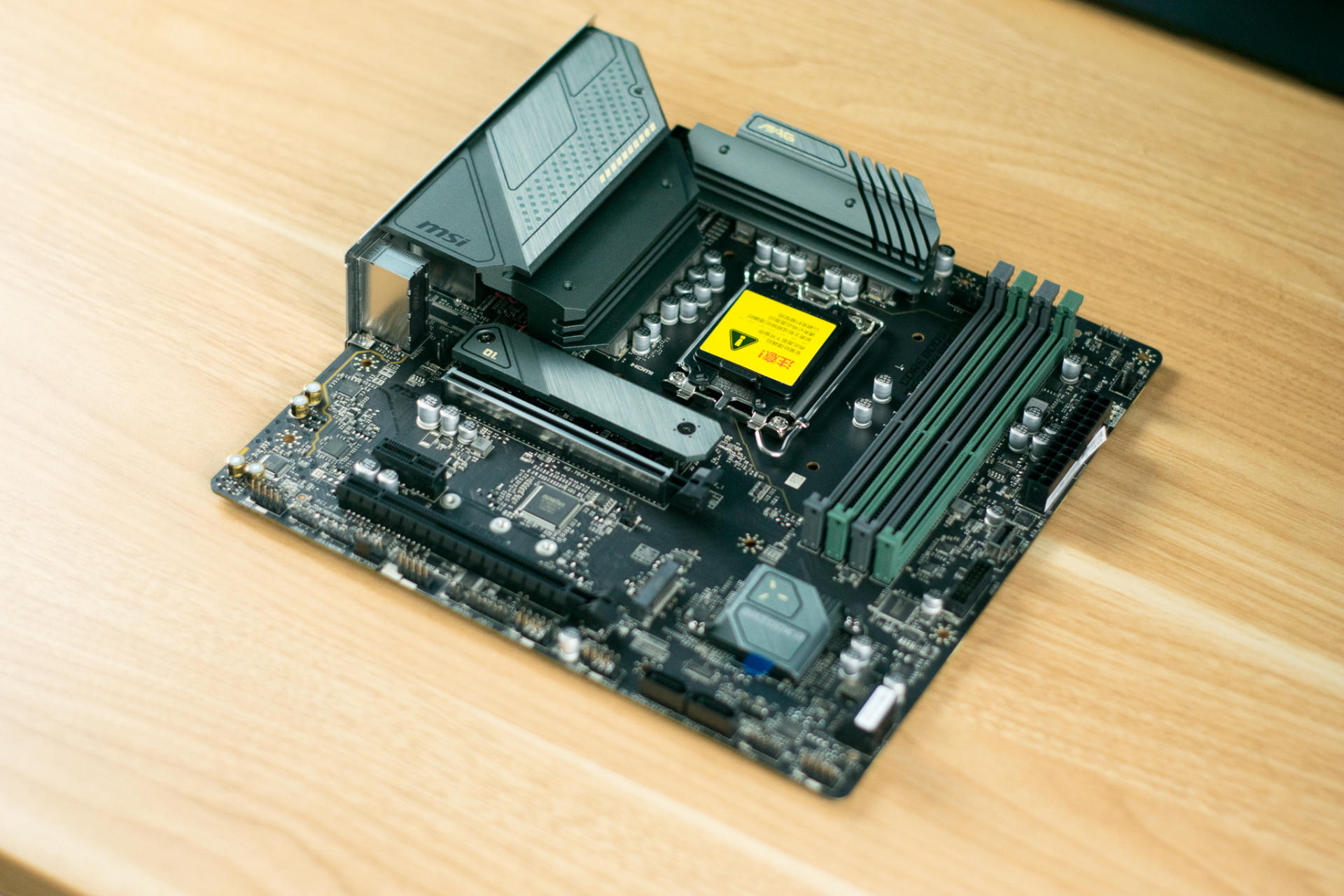 仅中国大陆特供，英特尔这CPU有性价比？i5-12490F+B660主板实测