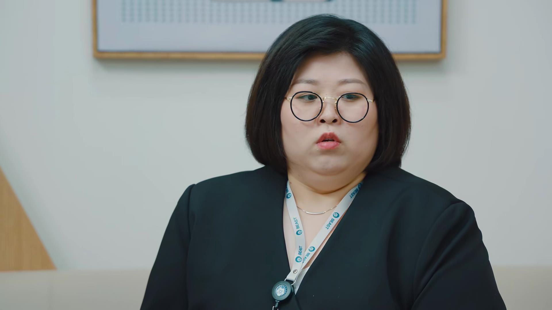 《破事精英》首播质量高，4位配角过分优秀，李佳航也被抢了风头