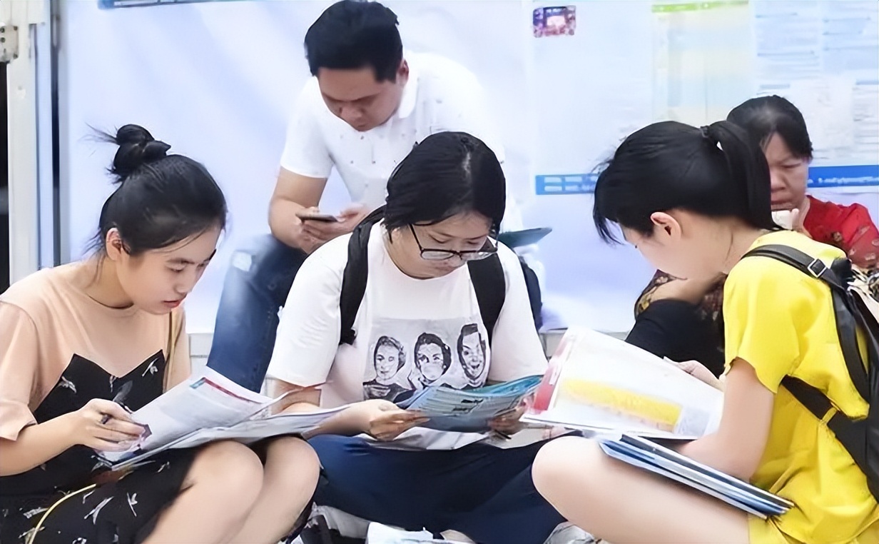 高考报志愿“有前途”的专业，就业形势也不差，家有考生可以看看