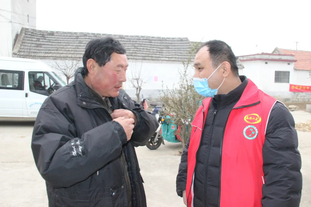 【志愿服务关爱行动】义诊入村送医药，百姓都把赞来点