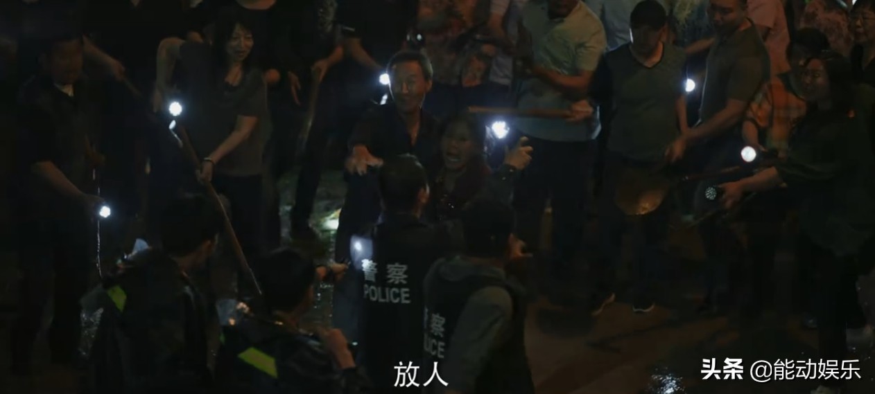 警察荣誉：剧情写实，冲突刻意，剧中某些行为有悖常理