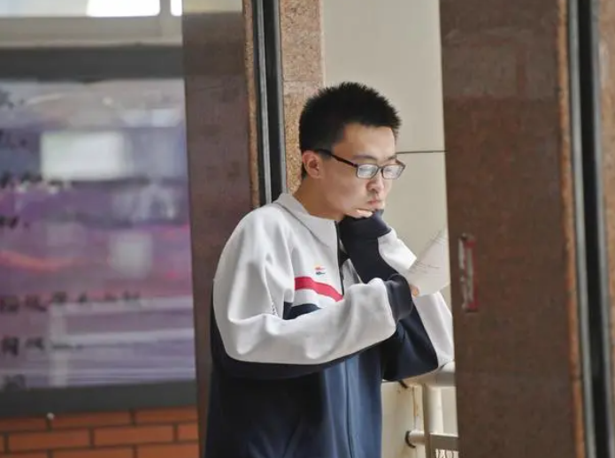 高考过后才发现，普通班的鸡头和重点班的凤尾，差的不是一星半点