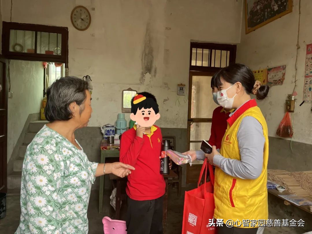 颁发第二期“众爱燃梦一对一助学金”，为孩子的梦想保驾护航