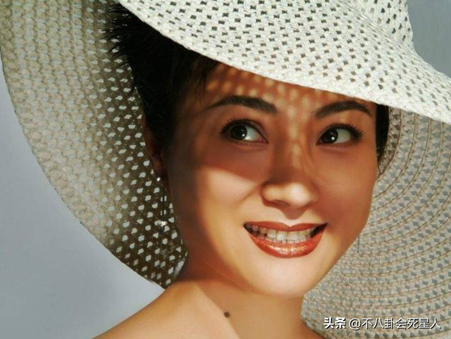 9位正宗的中式美人：五官明艳大气，如今一线女星无可比性