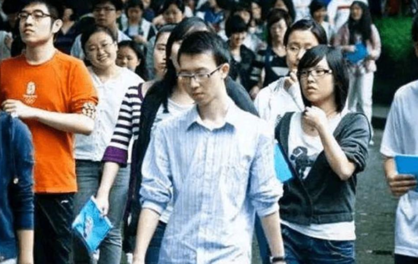 父母“投机取巧”的一个举动，让儿子无学可上，高考659分白考了