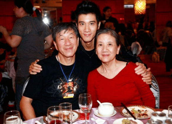 李靓蕾怒锤王力宏，细数他的12宗罪：召妓、出轨、约炮、冷暴力