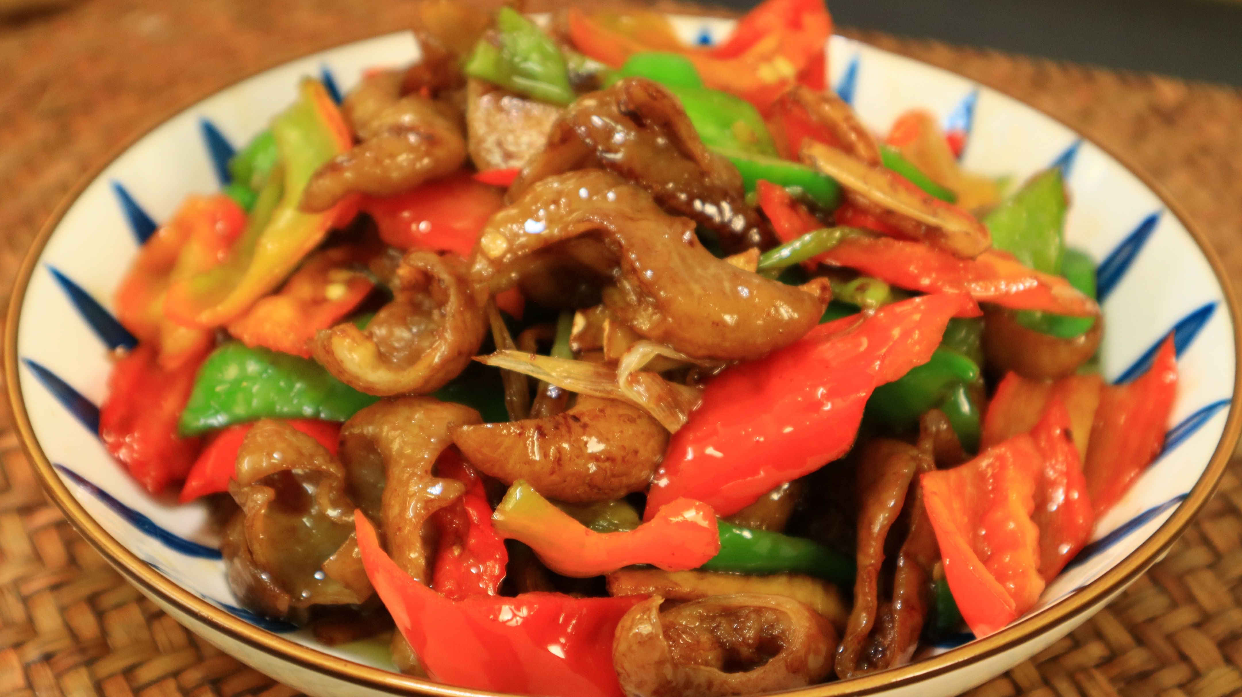 一,【辣椒炒肥肠】