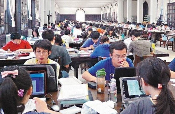 清华大学到底啥样？五道口体校名不虚传，有一点让网友很心疼