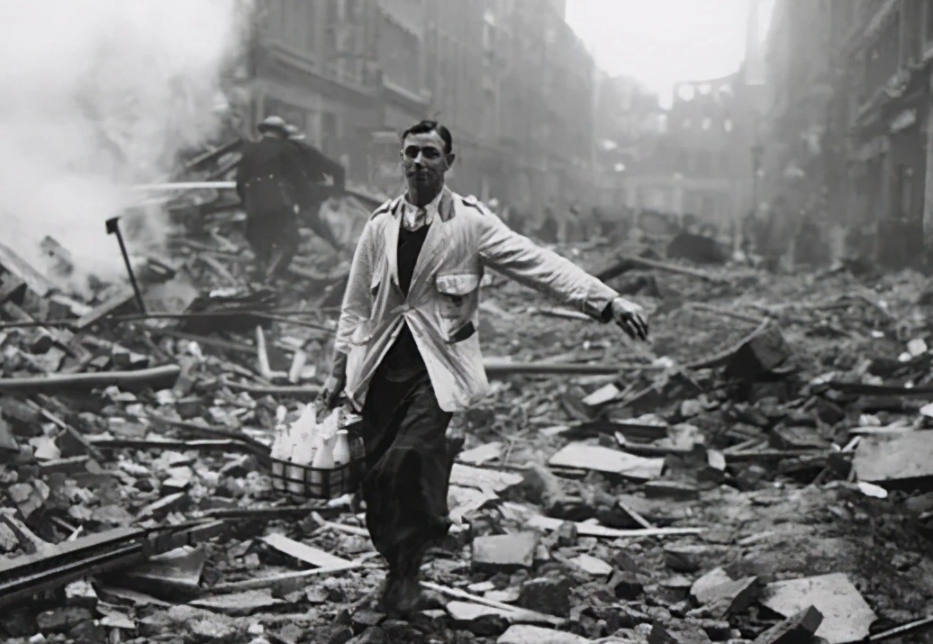 二战中希特勒有多残暴？送上万未成年孩子上战场，被俘后痛哭求饶