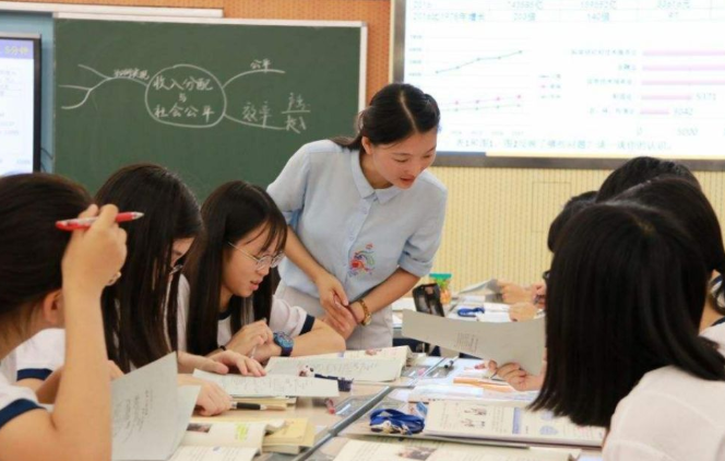 想考“教师编”的学生，4门学科值得选择，需求大好就业上岸容易