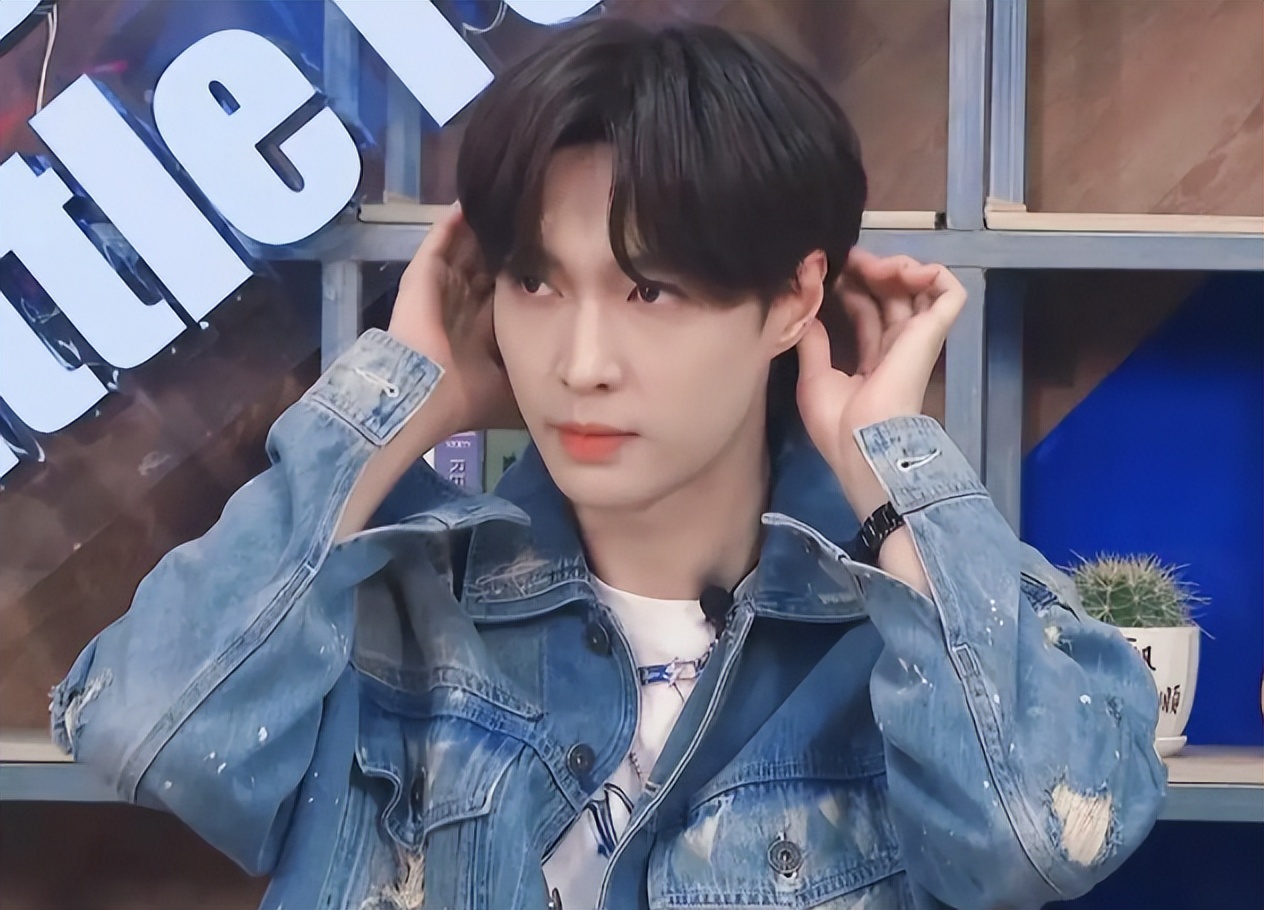 据说张艺兴的歌曲，全是自己独立完成，这就能很好做到词曲人合一