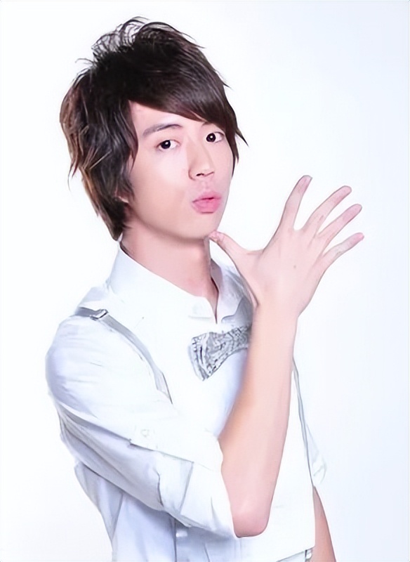 当年明明是顶流，怎么糊成这样了？