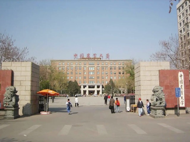 贵州神童13岁考上985，茅台承诺资助4年费用，为何仅1年就停了？