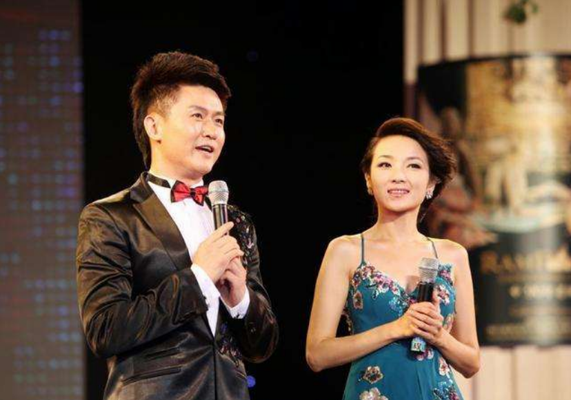 管彤：26岁进央视，41岁结婚，42岁当高龄产妇，今51岁被宠成公主