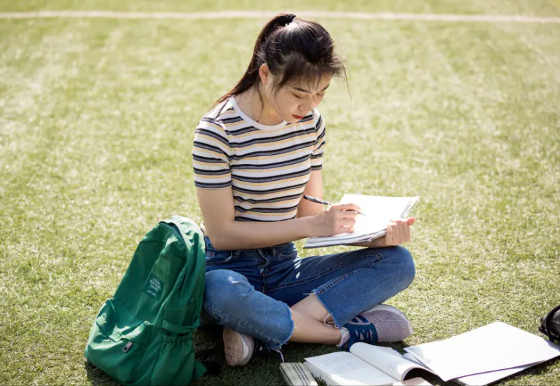 “最好在大学中找对象”，大学生家长给出忠告，别等毕业后再遗憾