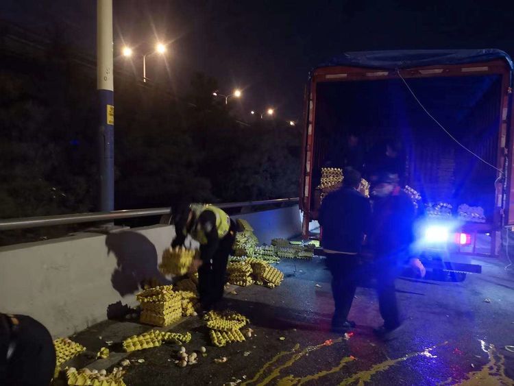 西安雁塔交警：疫情之下 一场暖心救援彰显警民战役志