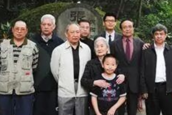 二战时，中国牺牲的最高将领是谁？令日军在其牺牲后为他停火默哀