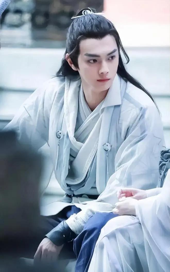 古装封神的男演员，古装扮相大气端庄