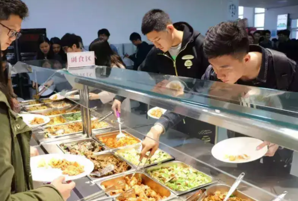 大学食堂WiFi密码火了，文科生表示有点受伤，理科生直言很简单