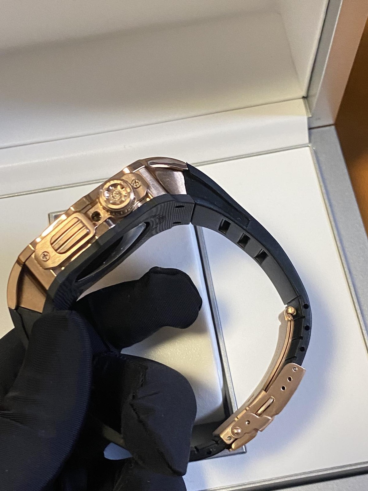 苹果和理查德米勒强强联手，限量定制版苹果手表横空出世