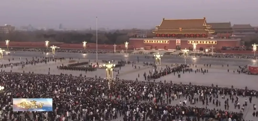 祝福祖国,繁荣昌盛!天安门广场新年首场升旗仪式现场直击——