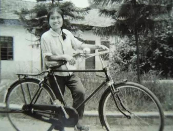 上世纪80年代，一辆永久牌自行车卖180块，在当时属于什么水准？