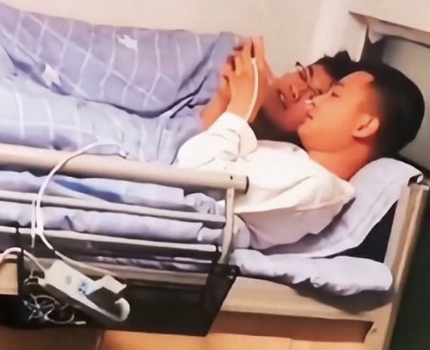 大学封校期间，大学生们在宿舍的神操作，一个赛一个“沙雕”