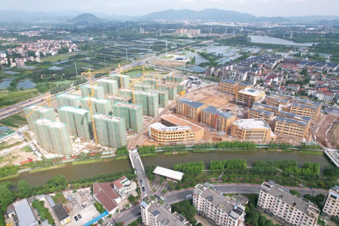 新东方直播火出圈，你还跟我说学校教育不重要？