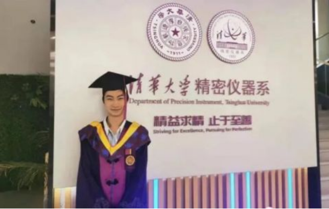 河北男孩逆袭记：9岁捡废品照顾瘫痪母亲，18岁744分考上清华大学