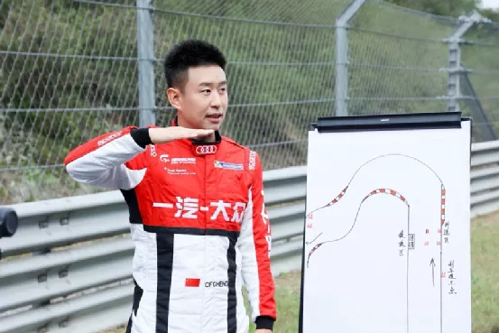 我在小纽北开R8跑车,奥迪RS驾驶学院能学到什么?