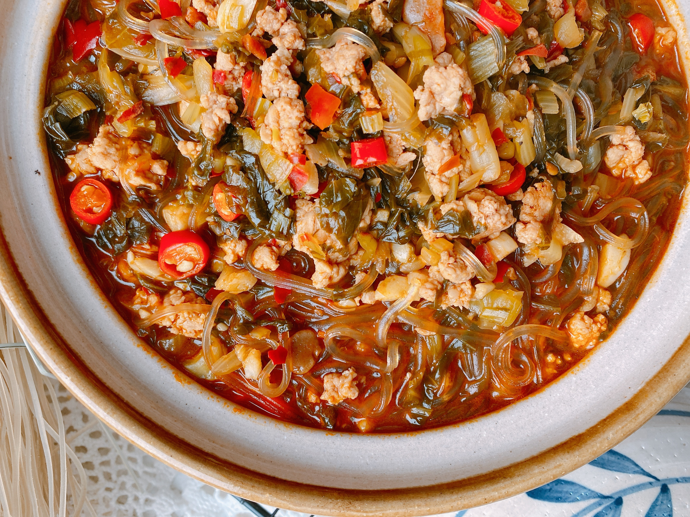 喜欢吃红薯粉的要试试这个做法，开胃解馋，比白菜炖粉条还要好吃