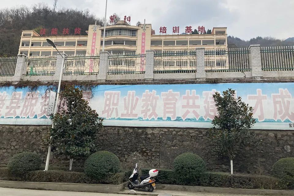 年赚76亿，逼走老字号！比文峰还土的修脚店，凭什么这么火？