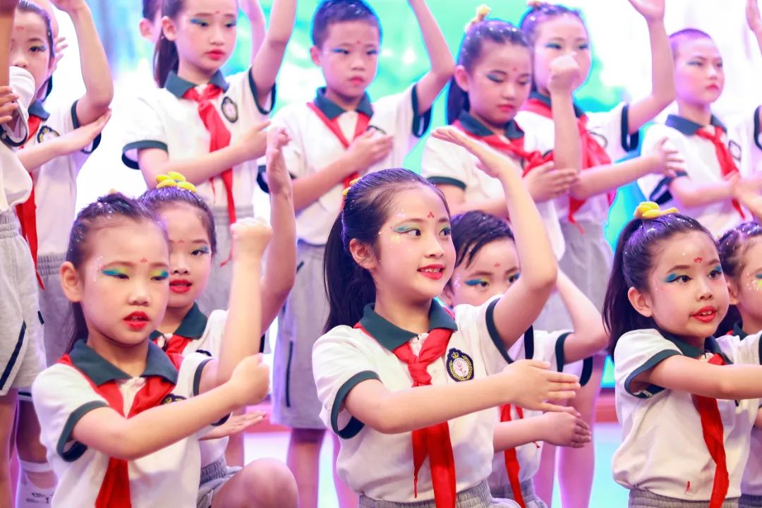 华阳实验小学举行“童星耀五月·艺术绽花开”群舞比赛（续）