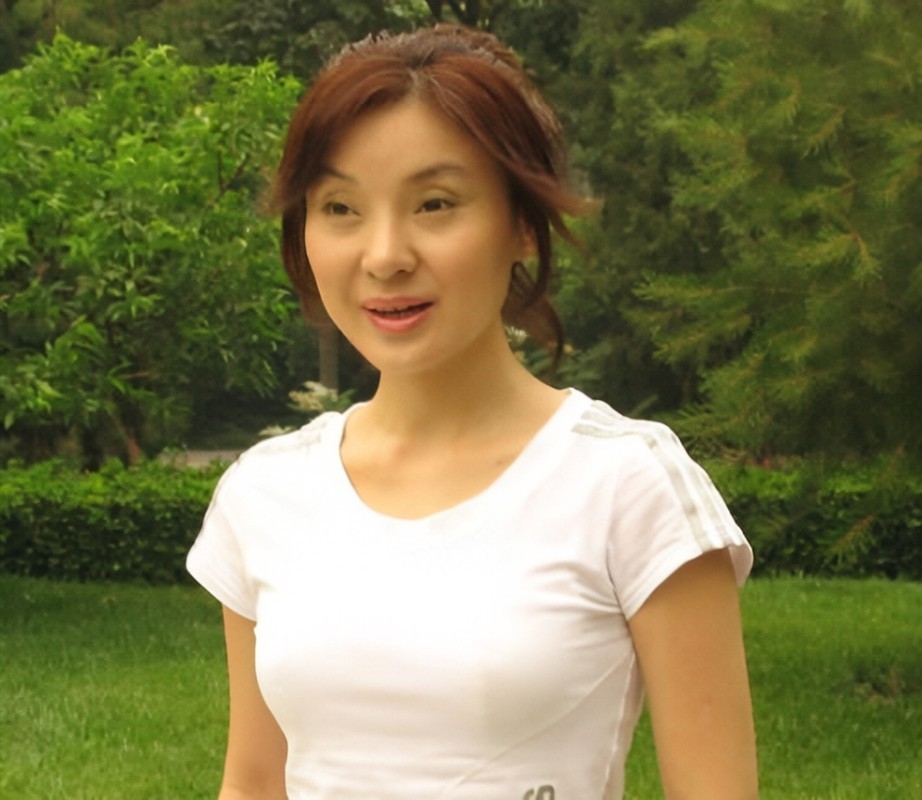 歌手陈红：退出歌坛嫁李军，离婚后对簿公堂声誉尽毁，人生太坎坷