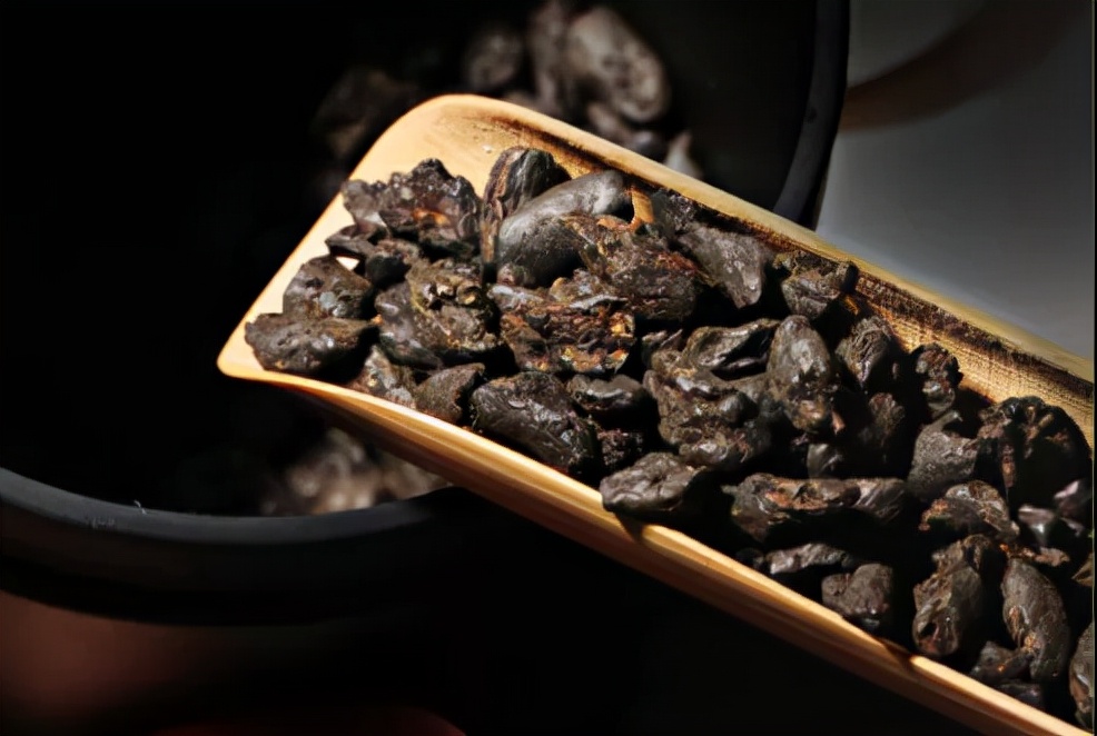 茶食日记 ▏“茶化石”是什么？碎银子和老茶头是一回事吗？