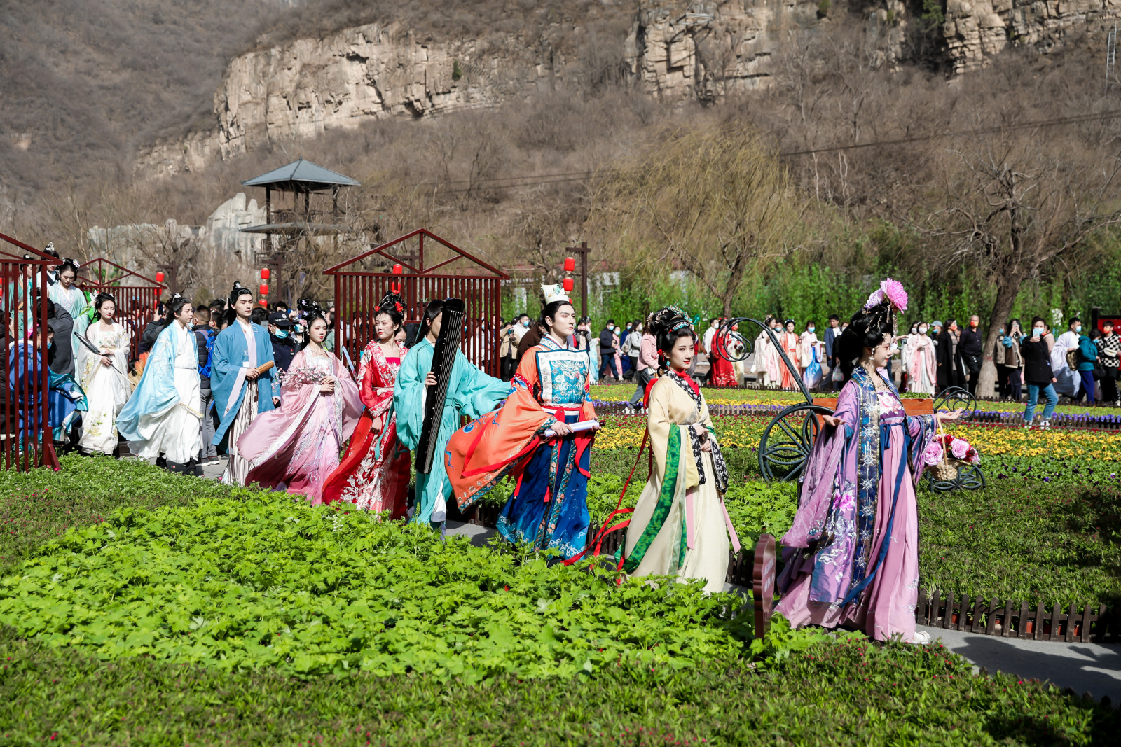 汉服盛会惊蛰开·河南云台山花朝节绽放出彩