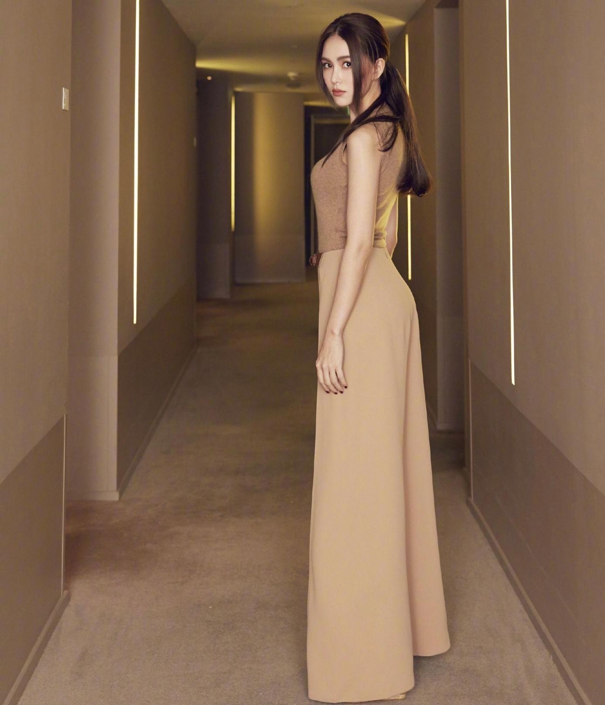 脸和身材判若两人，天使脸魔鬼身材的女明星，有的绝色有的尴尬