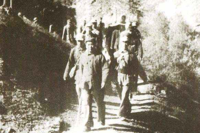 1944年，侯家沟两个村子妇女都不能生娃，毛主席：是不是水有问题