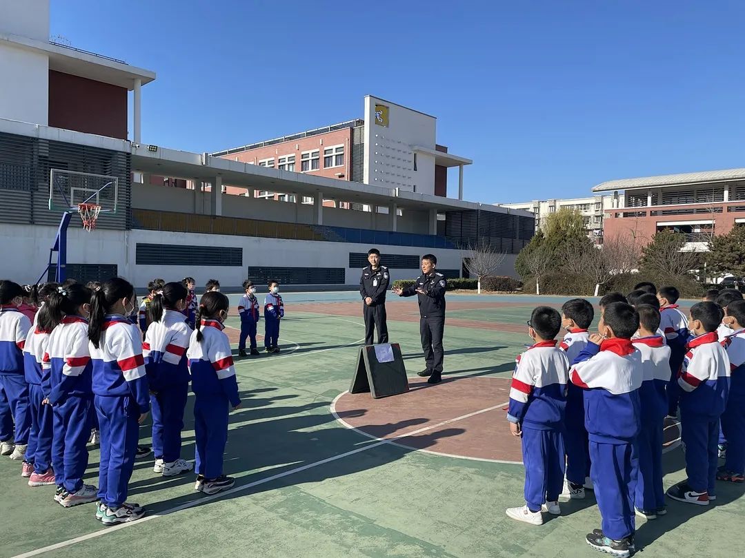 警察蜀黍与孩子们的“沉浸式游戏”，好玩有用！