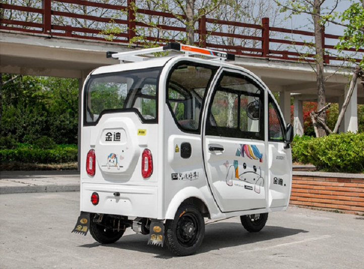 优势:有品牌力,有性价比从外观来看,它同样是典型的全封闭电动三轮车