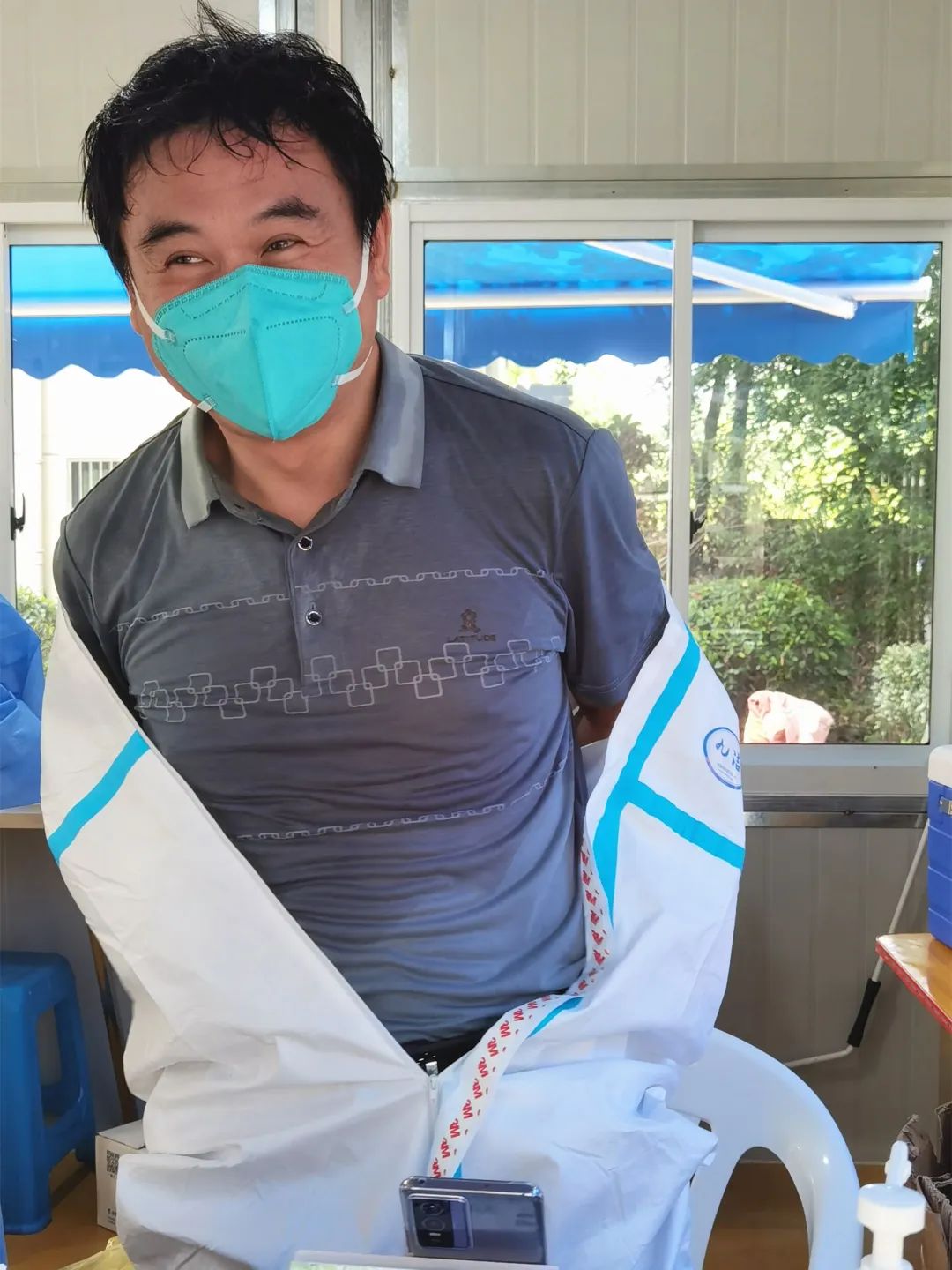 谁说站在光里的才算英雄