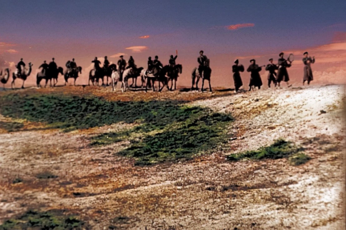 34岁的他，在参加开国大典时站在伟人身边，后来担任44年副国级