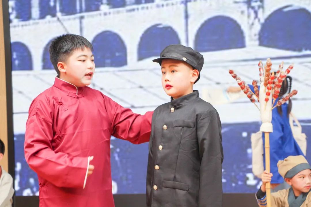 花田花绽，阅读悦心｜双流区黄甲小学举行读书节之阅读表演赛