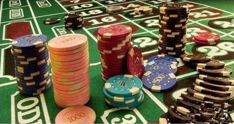 2000年她开赌场赚千万、包养16个男友，谁是重庆黑老大背后的人？